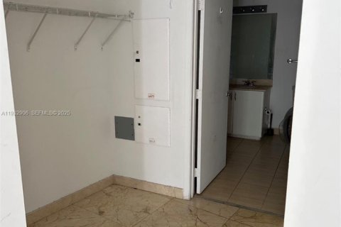 Copropriété à louer à Miami, Floride: 1 chambre, 73.49 m2 № 1991696 - photo 8