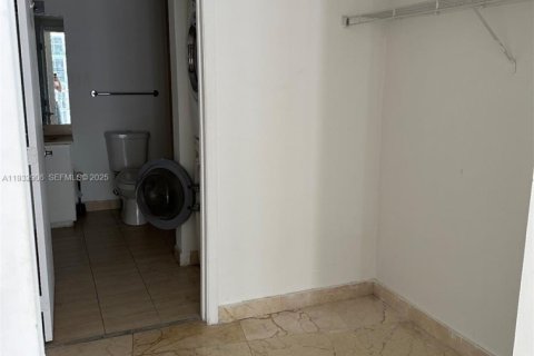 Copropriété à louer à Miami, Floride: 1 chambre, 73.49 m2 № 1991696 - photo 4