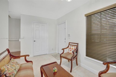 Adosado en venta en Miramar, Florida, 2 dormitorios, 120.4 m2 № 1715306 - foto 7