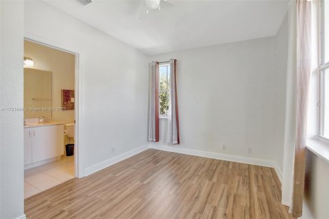 Adosado en venta en Miramar, Florida, 2 dormitorios, 120.4 m2 № 1715306 - foto 20