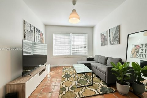 Condominio en alquiler en Miami Beach, Florida, 1 dormitorio, 48.31 m2 № 1993911 - foto 1