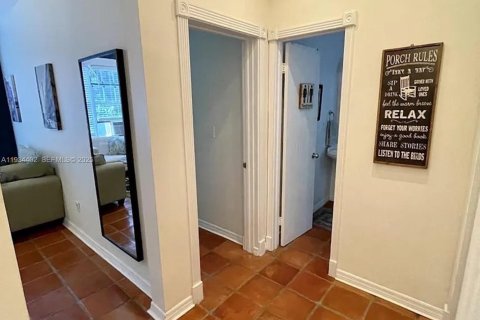 Condominio en alquiler en Miami Beach, Florida, 1 dormitorio, 48.31 m2 № 1993911 - foto 3