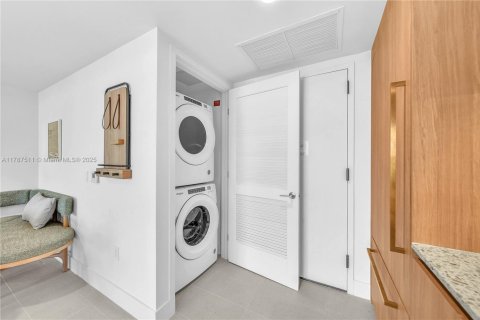 Condominio en venta en Miami, Florida, 1 dormitorio, 63.08 m2 № 1697785 - foto 14
