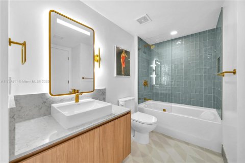 Condominio en venta en Miami, Florida, 1 dormitorio, 63.08 m2 № 1697785 - foto 13
