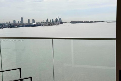 Condominio en alquiler en Miami, Florida, 2 dormitorios, 89.19 m2 № 1828848 - foto 3