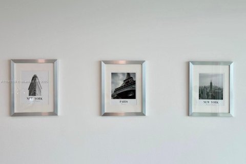 Condominio en alquiler en Miami, Florida, 2 dormitorios, 89.19 m2 № 1828848 - foto 2