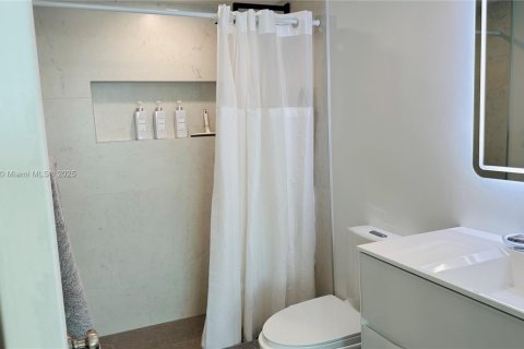 Condominio en alquiler en Miami, Florida, 2 dormitorios, 89.19 m2 № 1828848 - foto 25