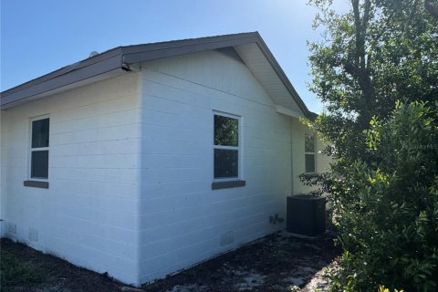 House in Sebring, Florida 3 bedrooms, 154.96 sq.m. № 1916573 - photo 9