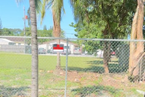 Propiedad comercial en venta en Hollywood, Florida № 1711486 - foto 3
