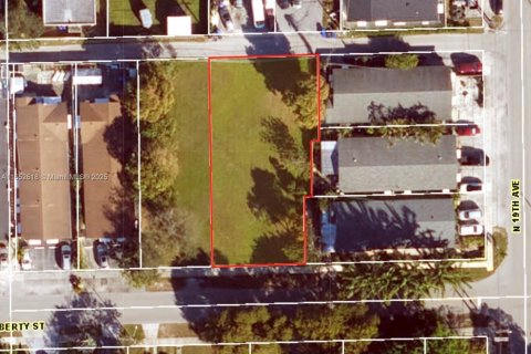 Propiedad comercial en venta en Hollywood, Florida № 1711486 - foto 2