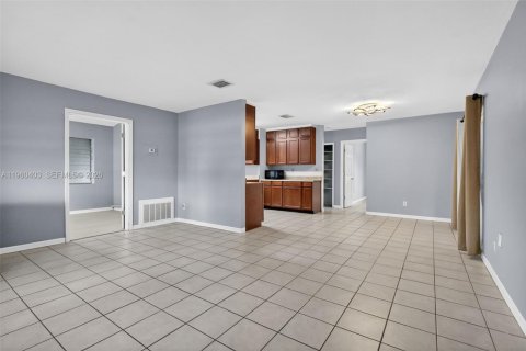 Купить виллу или дом в Мирамар, Флорида 2 спальни, 103.03м2, № 2024222 - фото 5