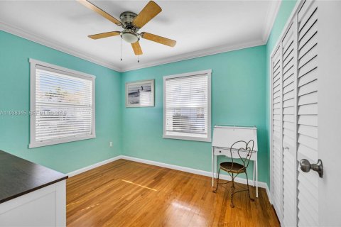 Condo in Miami, Florida, 2 bedrooms  № 2003560 - photo 15