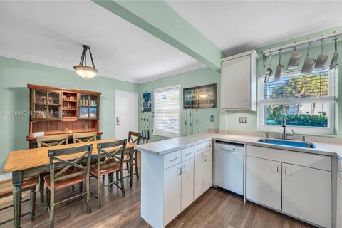 Condo in Miami, Florida, 2 bedrooms  № 2003560 - photo 2