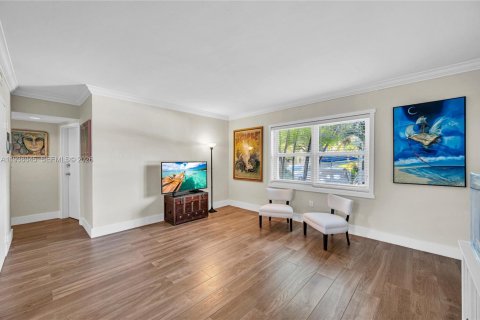 Condo in Miami, Florida, 2 bedrooms  № 2003560 - photo 22