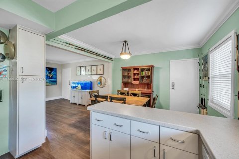 Condo in Miami, Florida, 2 bedrooms  № 2003560 - photo 11