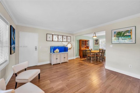 Condo in Miami, Florida, 2 bedrooms  № 2003560 - photo 23