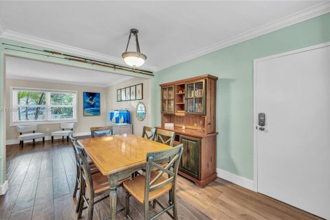 Condo in Miami, Florida, 2 bedrooms  № 2003560 - photo 13