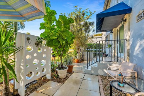 Condo in Miami, Florida, 2 bedrooms  № 2003560 - photo 24