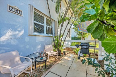 Condo in Miami, Florida, 2 bedrooms  № 2003560 - photo 29