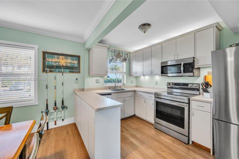 Condo in Miami, Florida, 2 bedrooms  № 2003560 - photo 21