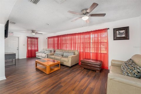 Casa en venta en Plant City, Florida, 5 dormitorios, 264.49 m2 № 1521940 - foto 14