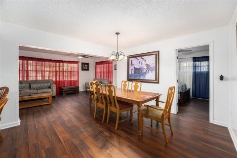 Casa en venta en Plant City, Florida, 5 dormitorios, 264.49 m2 № 1521940 - foto 10