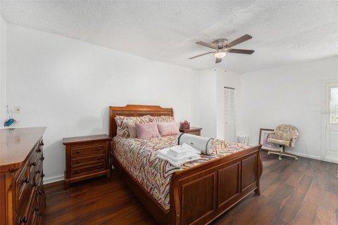 Casa en venta en Plant City, Florida, 5 dormitorios, 264.49 m2 № 1521940 - foto 25