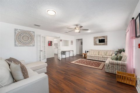 Casa en venta en Plant City, Florida, 5 dormitorios, 264.49 m2 № 1521940 - foto 6