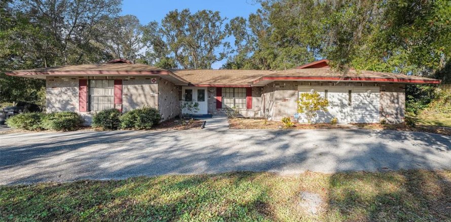 House in Plant City, Florida 5 bedrooms, 264.49 sq.m. № 1521940