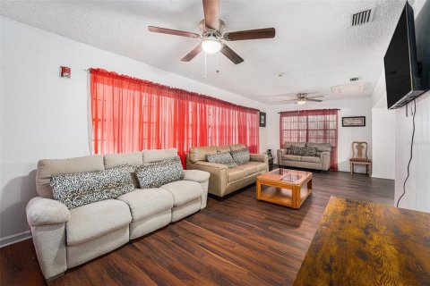 Casa en venta en Plant City, Florida, 5 dormitorios, 264.49 m2 № 1521940 - foto 13