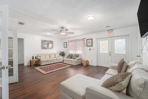 Casa en venta en Plant City, Florida, 5 dormitorios, 264.49 m2 № 1521940 - foto 7