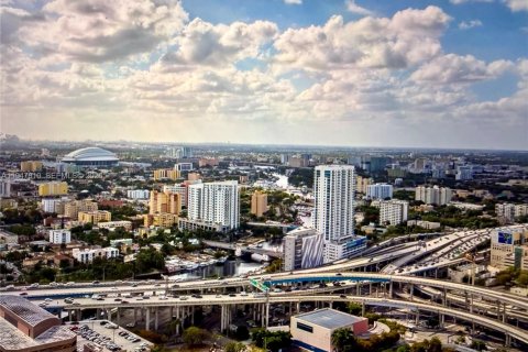 Condominio en venta en Miami, Florida, 1 dormitorio, 70.98 m2 № 2154456 - foto 2