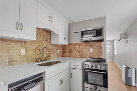 Immobilier commercial à vendre à Sarasota, Floride: 3 chambres, 136.47 m2 № 2094809 - photo 23