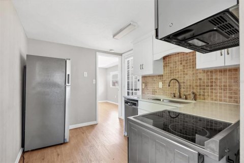 Immobilier commercial à vendre à Sarasota, Floride: 3 chambres, 136.47 m2 № 2094809 - photo 21