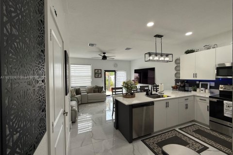 Condominio en venta en Hialeah, Florida, 3 dormitorios, 143.07 m2 № 1979913 - foto 10