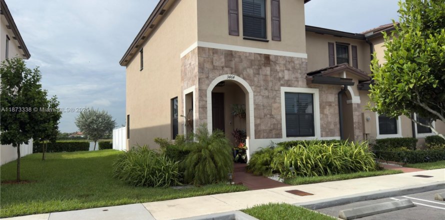 Condominio en Hialeah, Florida, 3 dormitorios № 1979913