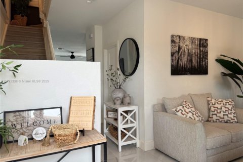 Condominio en venta en Hialeah, Florida, 3 dormitorios, 143.07 m2 № 1979913 - foto 5