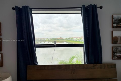 Condominio en venta en Hialeah, Florida, 3 dormitorios, 143.07 m2 № 1979913 - foto 26