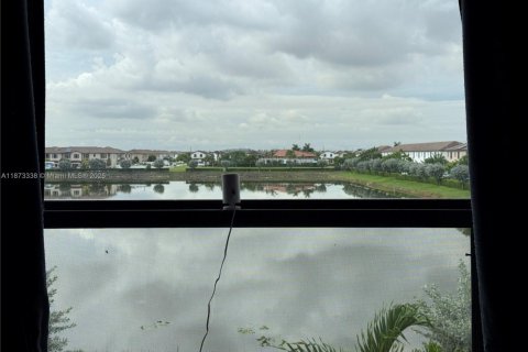 Condominio en venta en Hialeah, Florida, 3 dormitorios, 143.07 m2 № 1979913 - foto 27