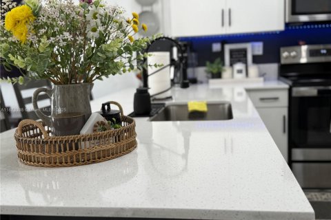 Condominio en venta en Hialeah, Florida, 3 dormitorios, 143.07 m2 № 1979913 - foto 12