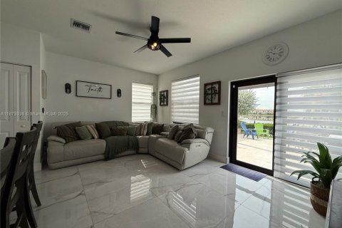 Condominio en venta en Hialeah, Florida, 3 dormitorios, 143.07 m2 № 1979913 - foto 16