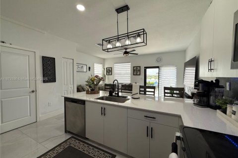 Condominio en venta en Hialeah, Florida, 3 dormitorios, 143.07 m2 № 1979913 - foto 14