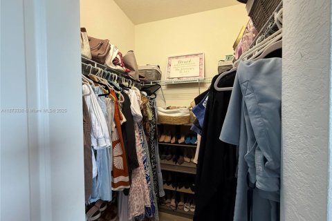 Condominio en venta en Hialeah, Florida, 3 dormitorios, 143.07 m2 № 1979913 - foto 29