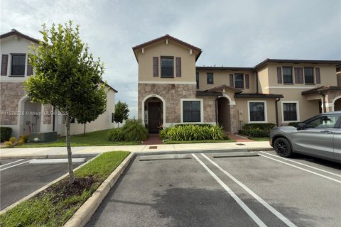Condominio en venta en Hialeah, Florida, 3 dormitorios, 143.07 m2 № 1979913 - foto 2