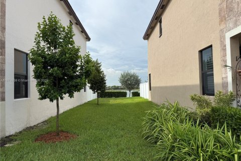 Condominio en venta en Hialeah, Florida, 3 dormitorios, 143.07 m2 № 1979913 - foto 3