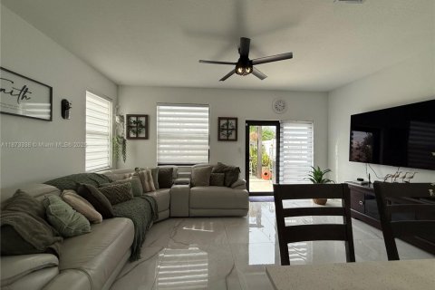 Condominio en venta en Hialeah, Florida, 3 dormitorios, 143.07 m2 № 1979913 - foto 15