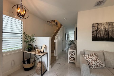 Condominio en venta en Hialeah, Florida, 3 dormitorios, 143.07 m2 № 1979913 - foto 8