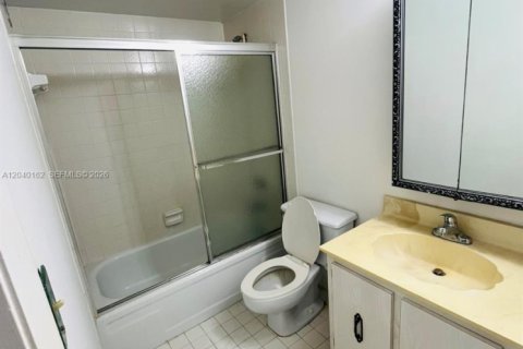 Condominio en venta en Hallandale Beach, Florida, 2 dormitorios, 130.06 m2 № 2186161 - foto 7