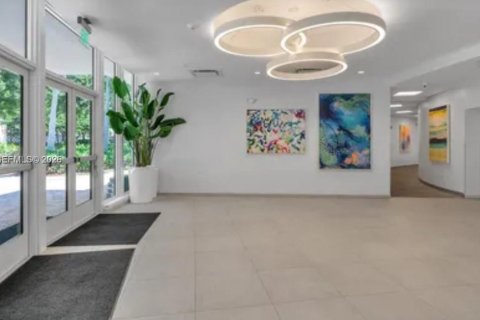 Condominio en venta en Hallandale Beach, Florida, 2 dormitorios, 130.06 m2 № 2186161 - foto 14
