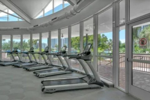 Condominio en venta en Hallandale Beach, Florida, 2 dormitorios, 130.06 m2 № 2186161 - foto 13